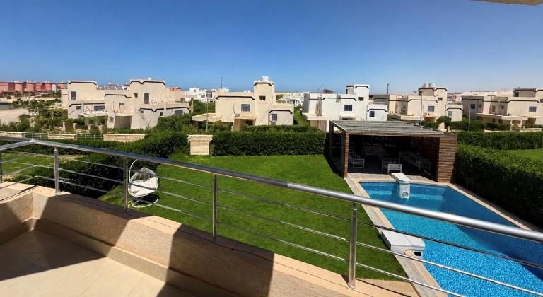 North Coast Oasis Villa - Private Pool and Garden - B&B El Alamein