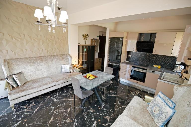 Luxury Romantic Seaside Apartment in Varkiza - Ferienwohnung Vári