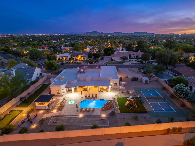 Luxury Oasis Slide Pool Pickleball Game Room - B&B Scottsdale