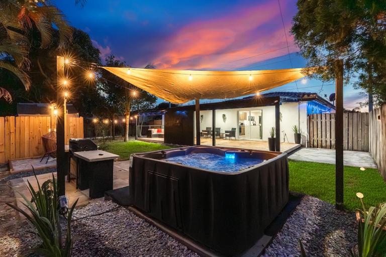 Home in Fort Lauderdale with Hot Tub and BBQ - B&B Fort Lauderdale