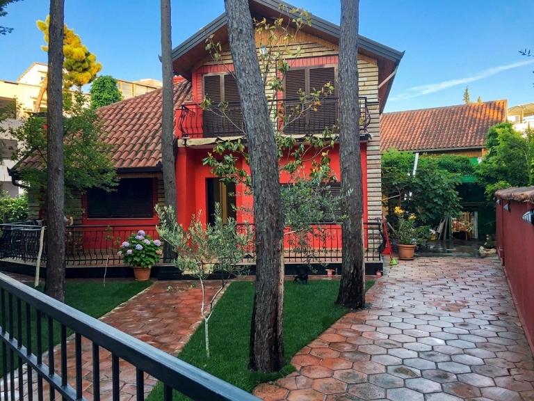 Red Villa - Ferienwohnung Golem