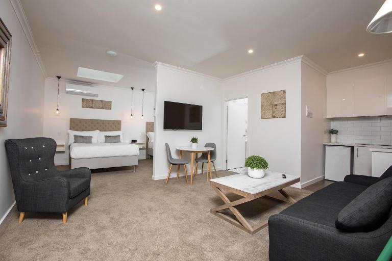 Newington Apartments - Apt 5 Twin Queen, New! - B&B Alfred Town