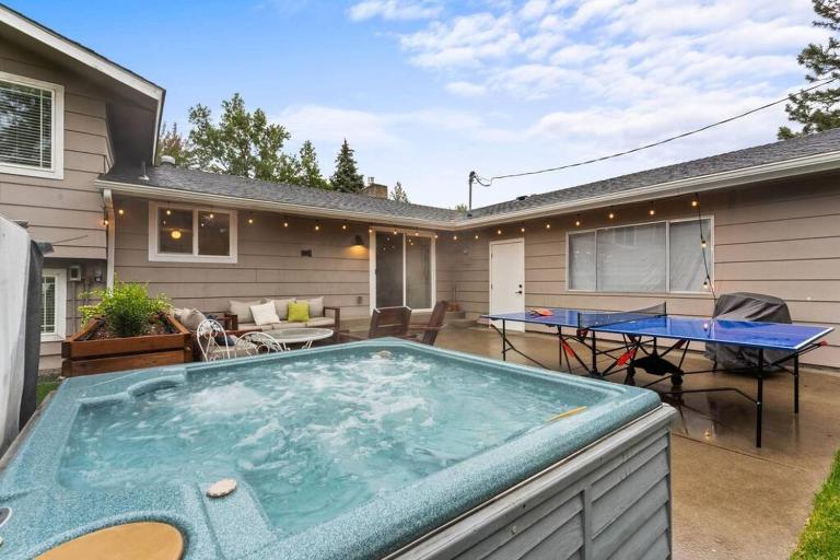 Game On 2 Lounges Ping Pong Firepit Hot Tub - Ferienwohnung Nine Mile Falls