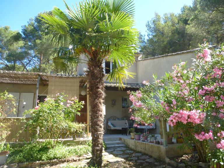 Shanti House Luberon - Bed and Breakfast Cheval-Blanc
