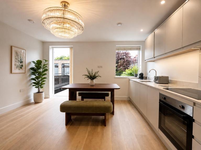BRAND NEW! Stunning 3 Bedroom Apartment,sleep 8 - B&B Barnet