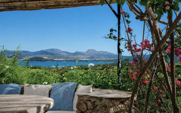 Amazing Two-Bedroom House with Sea View in Cala di Volpe - B&B Porto Cervo