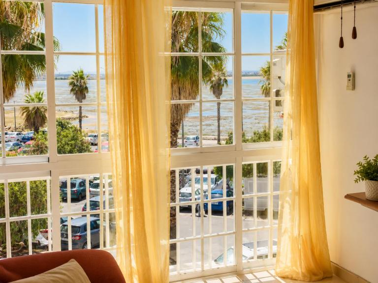 Cadizz Luz de la Bahía Family Stay Concepción WiFi AC - B&B Puerto Real