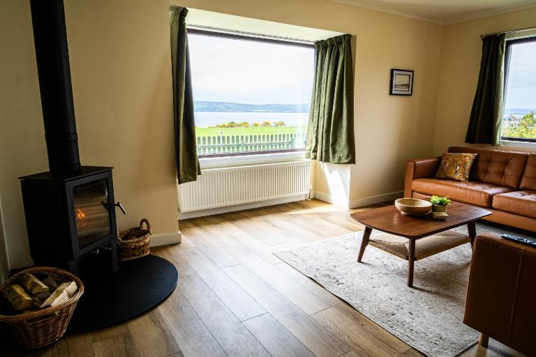 Cosy Highland Cottage Escape - B&B Inverness