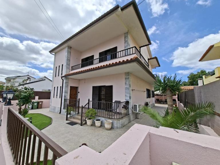 Constança House - B&B Corroios