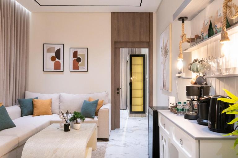 Apartment with a bedroom and a luxurious living room, smart entry SöZ suites - B&B Khobar