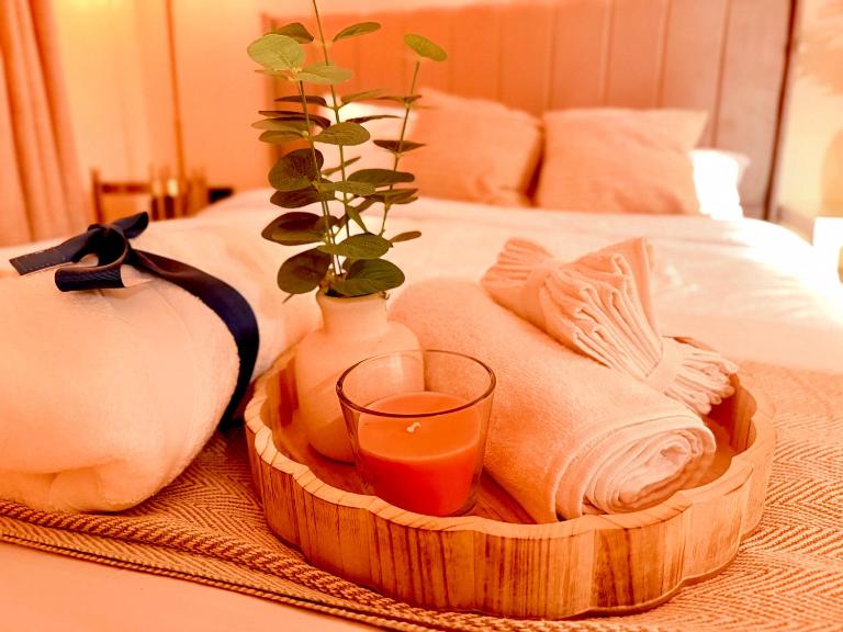 The Family Haven Detached Home, Games Room & Free Parking - Bed and Breakfast Heapey