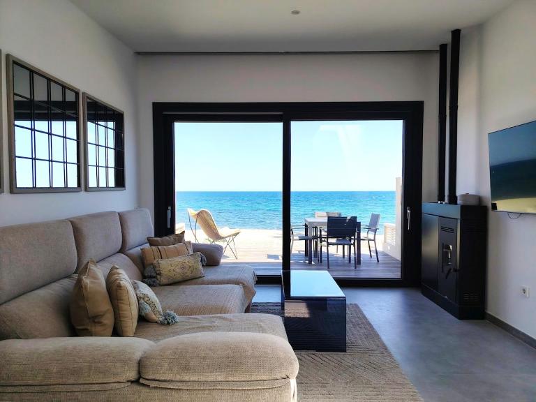 Bungalow a pie de playa con acceso al mar y piscina - B&B Aguadulce