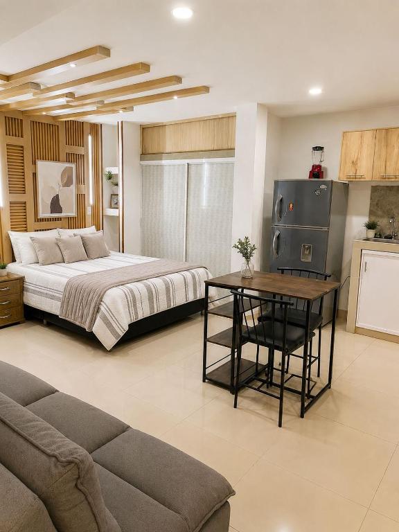 Estancias Aleli apartaestudio amoblado con cocina equipada para persona sola o pareja a tan solo 5 minutos de la terminal de transporte cerca del centro comercial chipichape 201 - Ferienwohnung Cali