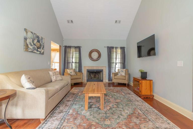 Creekside Stay Near Fort Benning Sleeps 12 - Chambres d'hôtes Columbus
