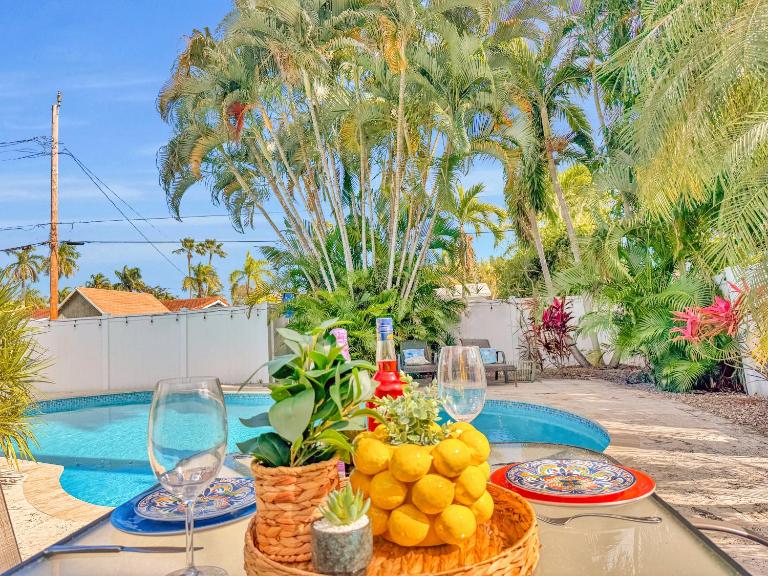 Endless Summer - Heated Pool - 6 minutes to the Beach - B&B Hollywood