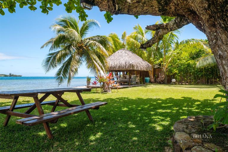 Villa Ohana - 4BR Beachfront Villa - B&B Paopao
