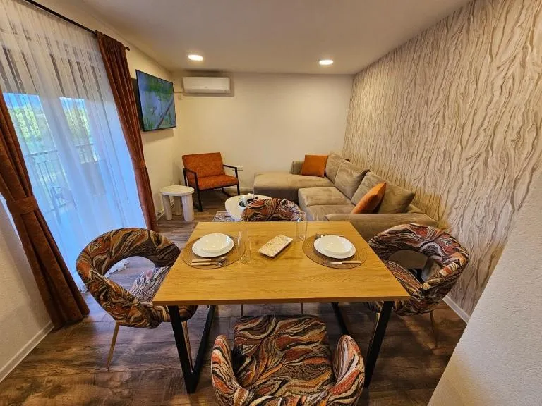 Apartments and Rooms Villa Majestic - Bed and Breakfast Bihac