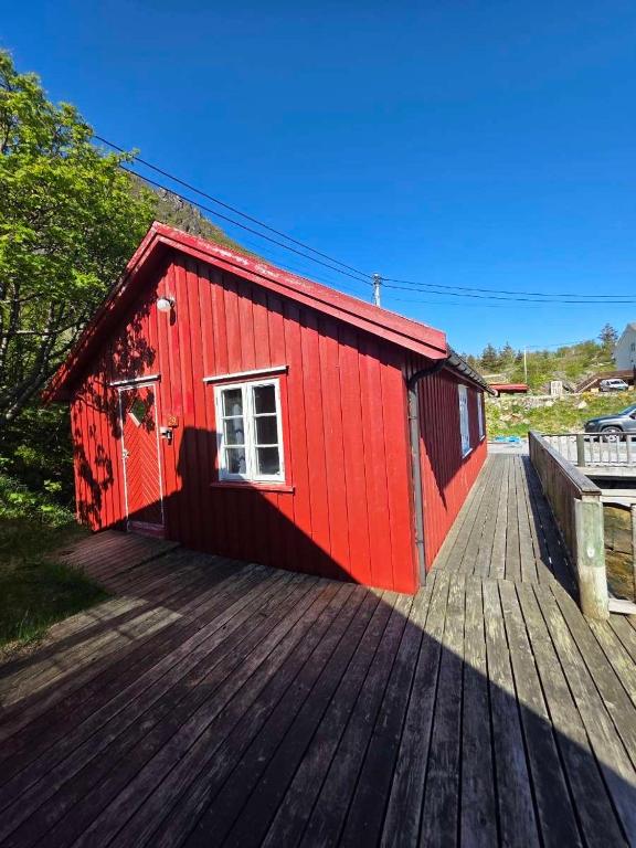 Cottage from 1850 in Ballstad - B&B Festvåg