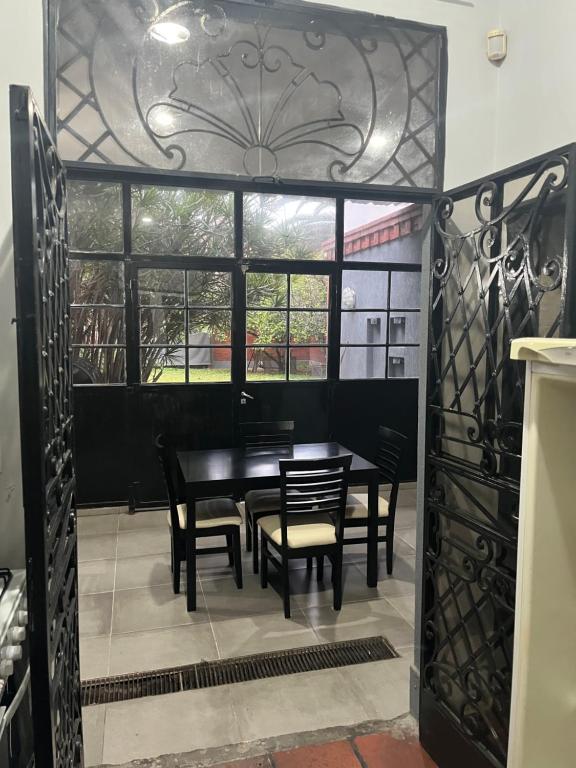 Departamento 2 dorm Zona Fórum Peatonal, a minutos del Estadio, Nodo Tecnológico 5 huéspedes - Chambres d'hôtes Santiago del Estero