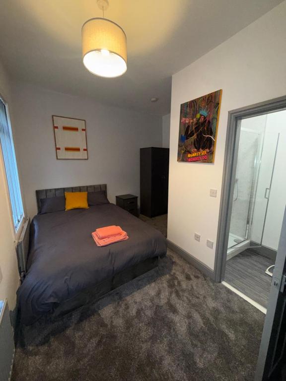 PLUS Properties Leek 4 Ensuite - B&B Stoke-on-Trent