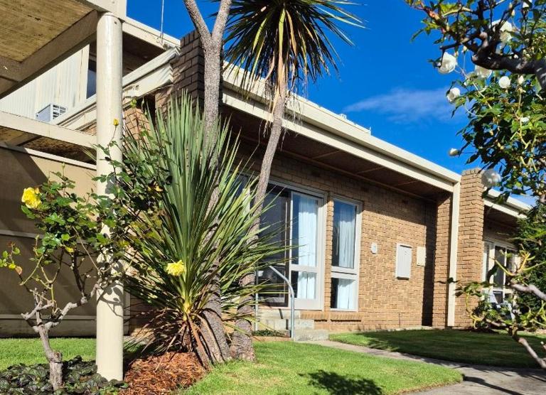 Unit 7, 6-8 Buckland Drive, Mallacoota - Bed and Breakfast Mallacoota