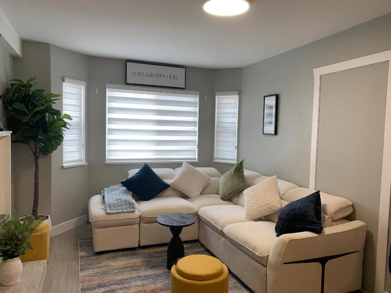 Funished 2 bdrm suite, All inclusive Turnkey Executive Relocation Park view - B&B Burnaby
