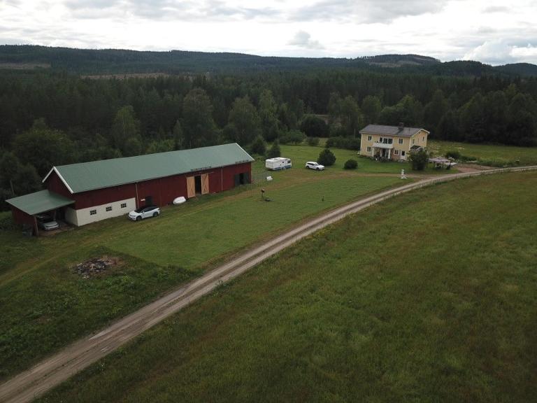 Stort fräscht härligt hus med egen strand - B&B Torsby