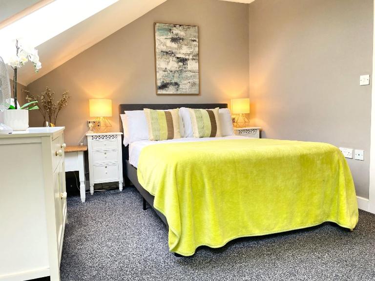 Bard's Nest, Crucible Apartment, FREE private parking, 3 mins walk to Birthplace - Ferienwohnung Stratford-upon-Avon
