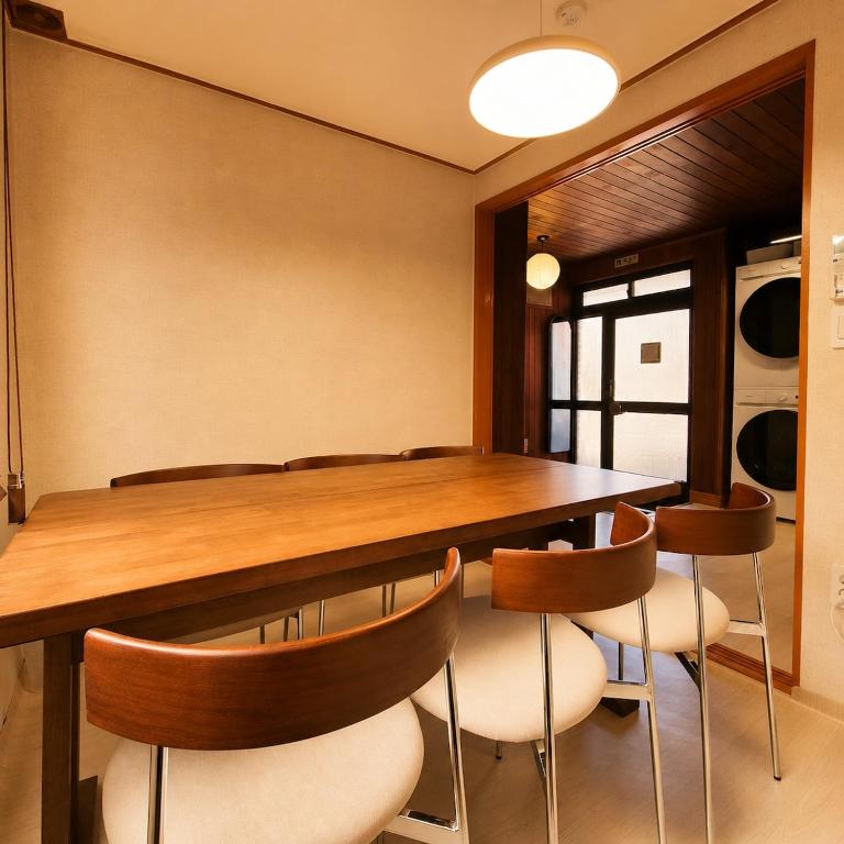 10-minute walk from Busan Station Korean-style, two-story family home in a traditional Busan house Accommodation for families of 6 - B&B Busan
