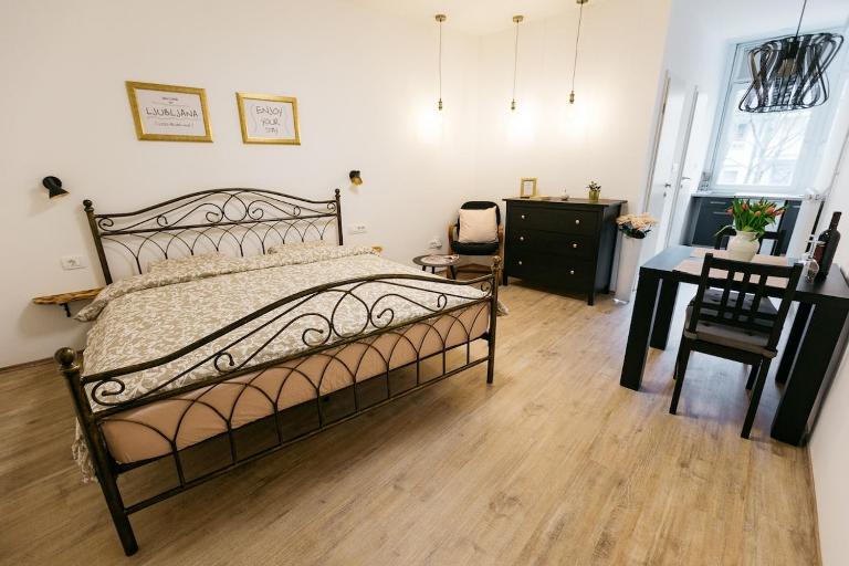 Apt on main square - B&B Lubiana