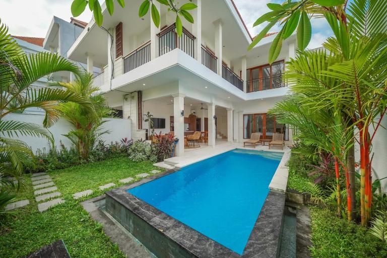 Villa FA by Almalki - Modern 3 Bedroom Villa with Private Pool Near Berawa Beach - Bed and Breakfast Padang