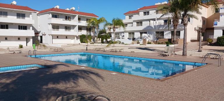 2 bedroom with private garden, walk to Nissi Beach - Ferienwohnung Agia Napa