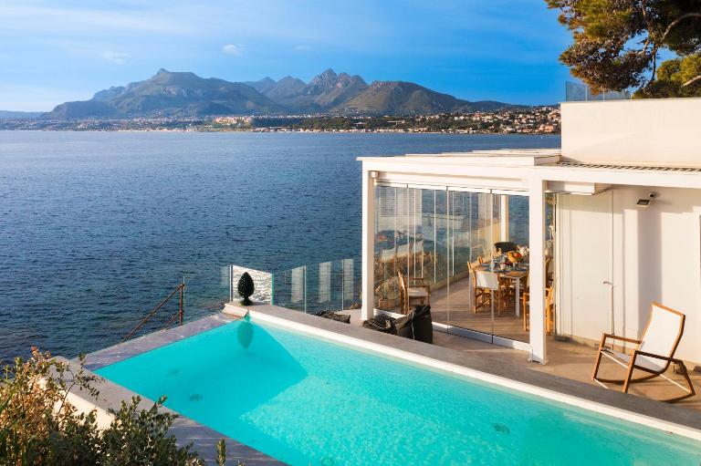 Design house with pool & direct access to the sea - B&B Santa Flavia
