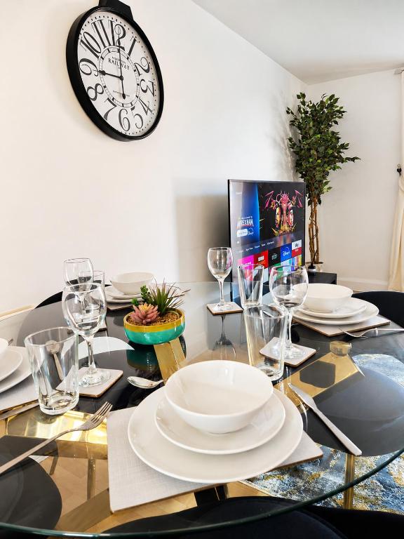 Birmingham City Centre Cosy 2 Double Bedroom Apartment Free Parking Workspace and close to O2 Arena - Chambres d'hôtes Birmingham
