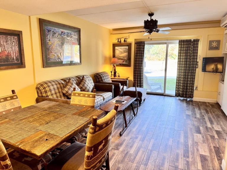 One Bedroom Apartment with Two Bathrooms Sleeps 6 at Rivergreen Resort - B&B Lincoln