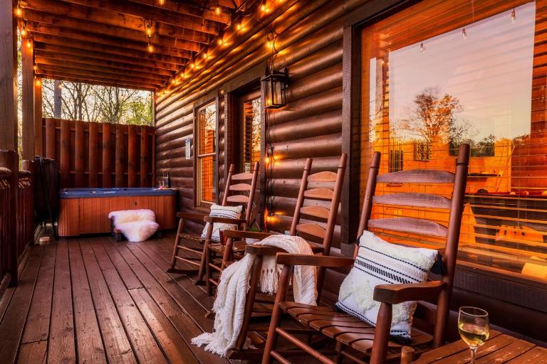 Altura Cabin- Hot Tub - Game Room - Mtn Views- Pets - Ferienwohnung Gatlinburg