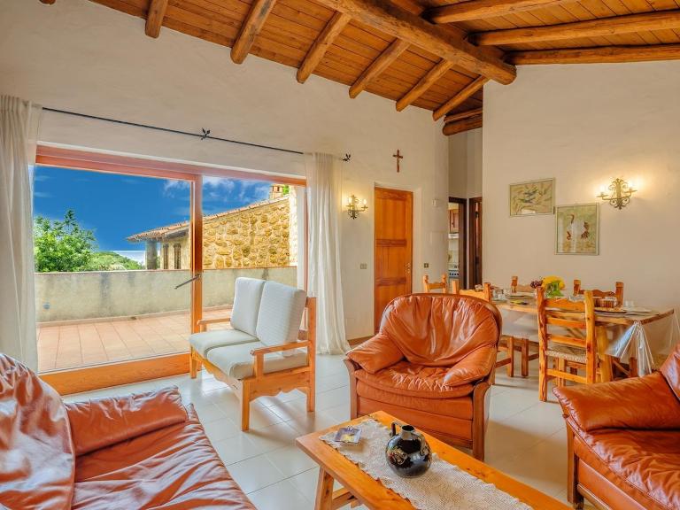 Sardinia Family Villas - Baja Sardinia Apartment with Sea View - Bed and Breakfast Baja Sardinia