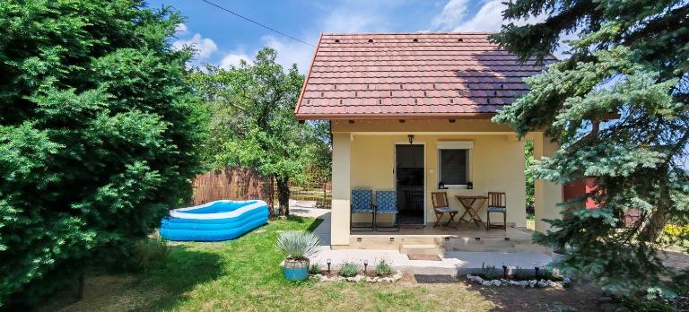 Ezüstfenyő vendégház - Ferienwohnung Balatonalmadi