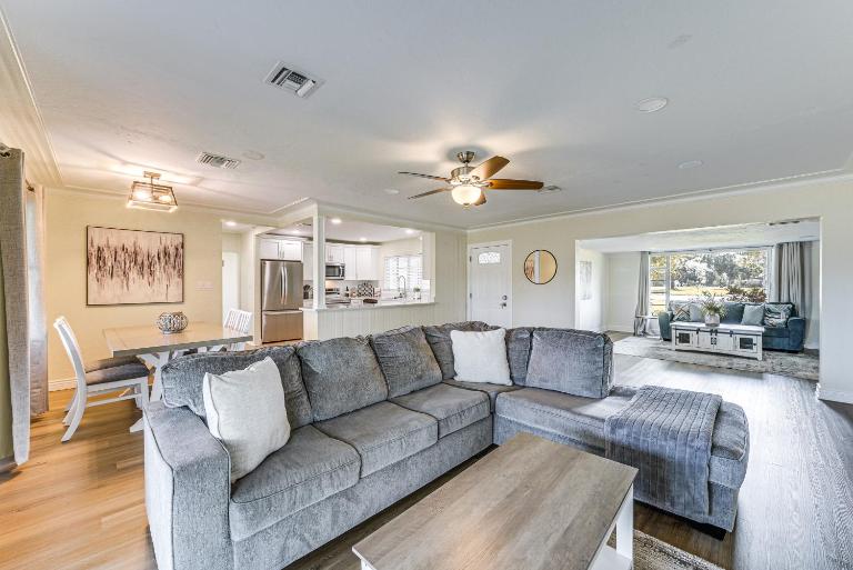 Waterfront Gem 5 Mi to Siesta Key! Bring Your Pet - B&B Sarasota