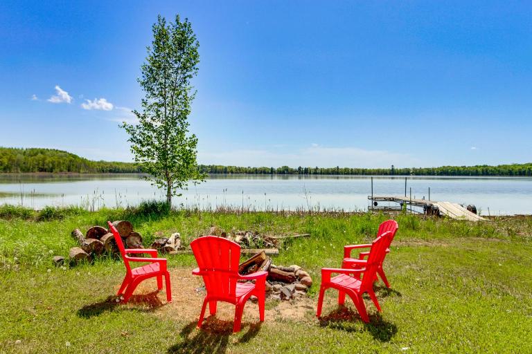 Quiet Relaxing Lakefront Cabin w/ Private Dock - Ferienwohnung Merrifield