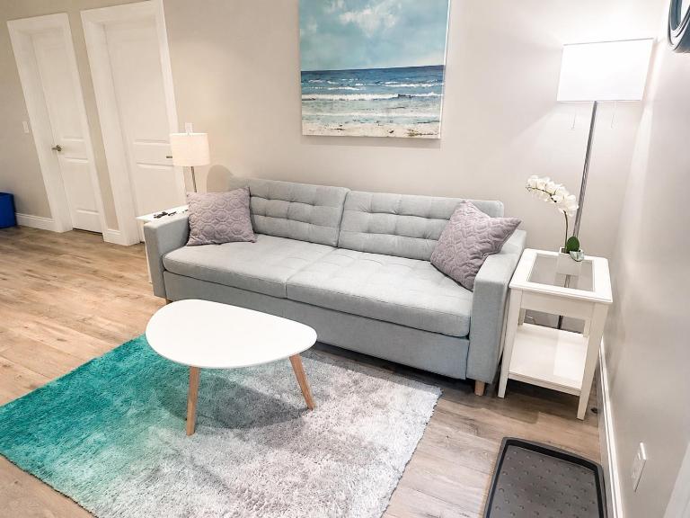 Bright Suite with parking 30 min to FIFA skytrain - Ferienwohnung Burnaby