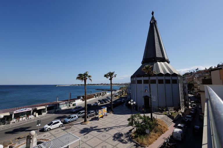 SEA GARDEN luxury rooms - B&B Giardini-Naxos