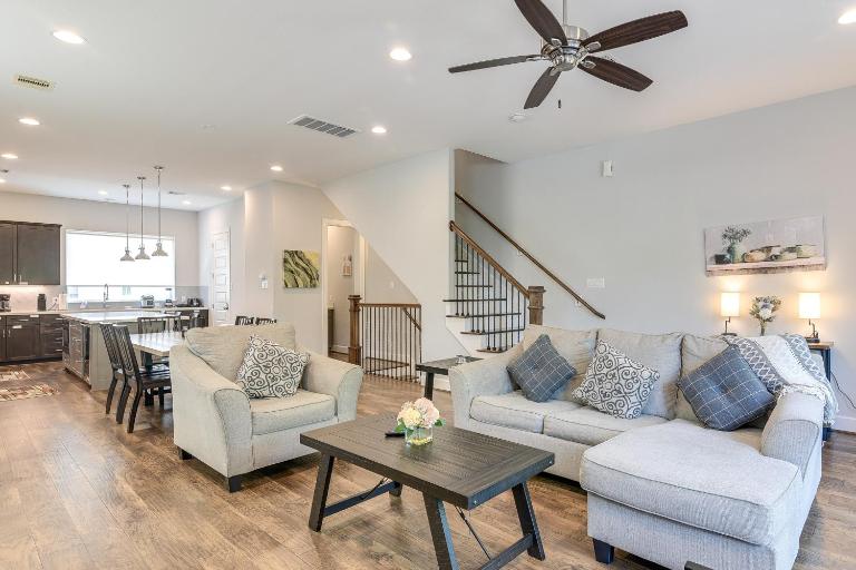 Urban Gem w/ Balcony! Near NRG Stadium & Downtown - B&B Houston