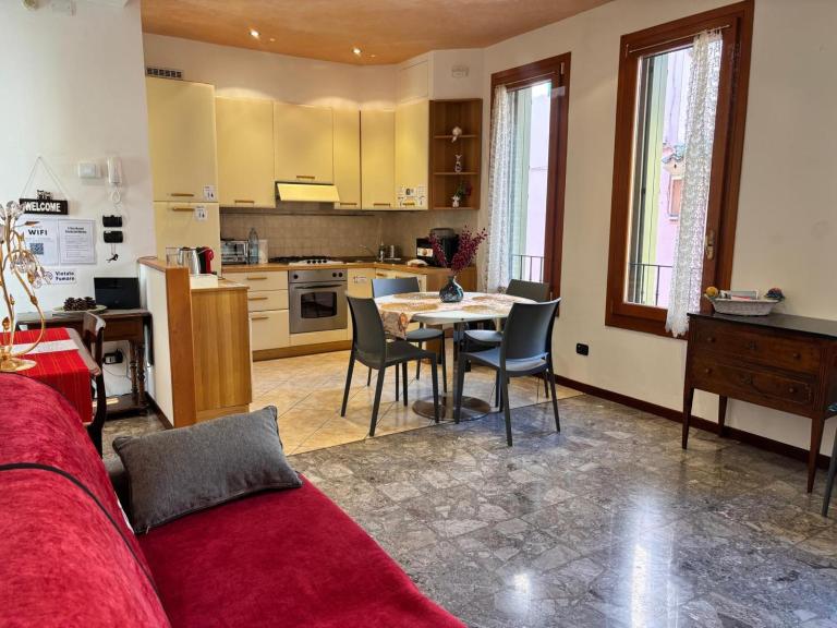Centro storico con Garage Privato e Aria Condizionata - B&B Desenzano del Garda