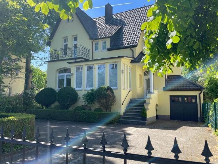 Villa Stolle, Ferienwohnung - Bed and Breakfast Schneverdingen