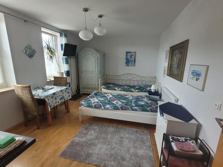 Gäste-Nestchen am Wäldchen für 1-2 Personen - Bed and Breakfast Kasel