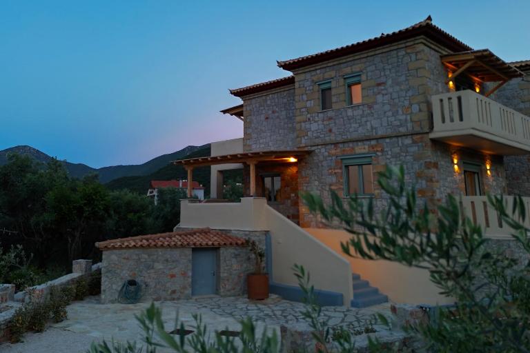 Stone House Villa Nanita 6 - Ferienwohnung Poúlithra