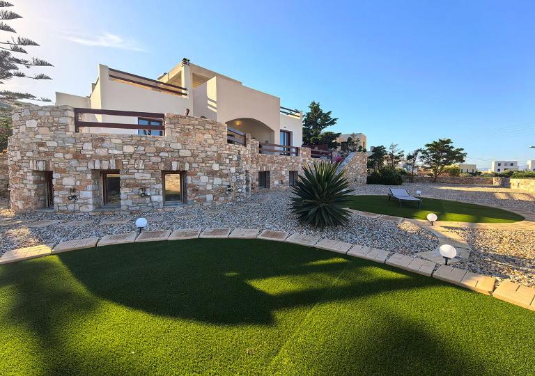 PetraCasa Luxury Villa - Chambres d'hôtes Azólimnos