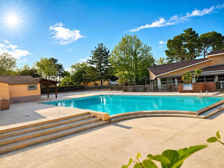 Maison climatisée avec piscine près Uzès et du Pont du Gard - B&B Gaujac