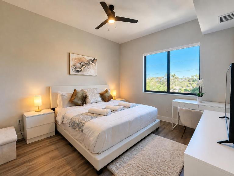 Lux property great for 1 to 8 Guests-family trip ,5Beds 2Rooms Staycation with Gym and EV, proximity to Downtown and Beaches - B&B West Palm Beach